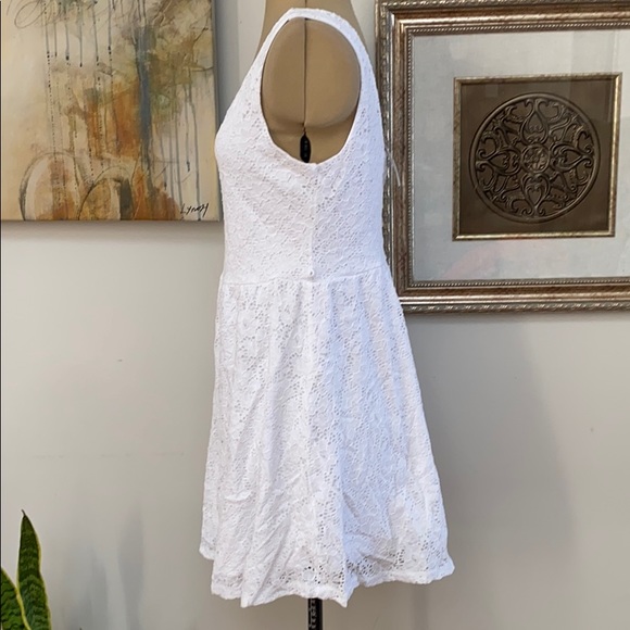 Closet Staple: Sleeveless White Lace Dress NWT, L - Picture 2 of 4